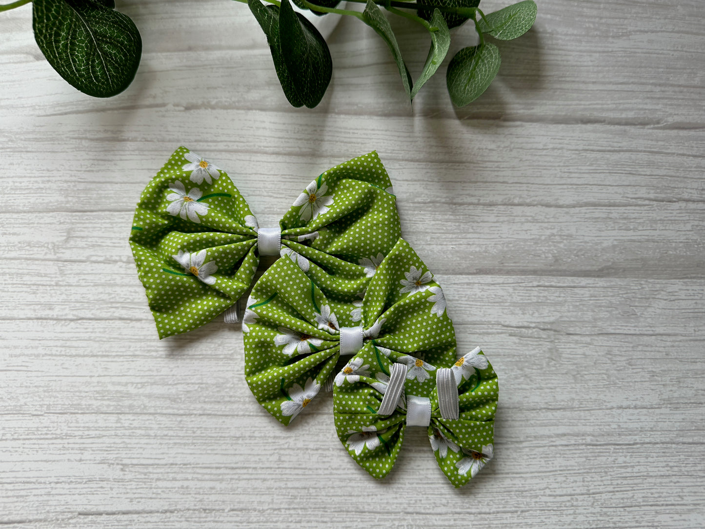 Cotton Pet Bow with collar attachment - Green Daisies