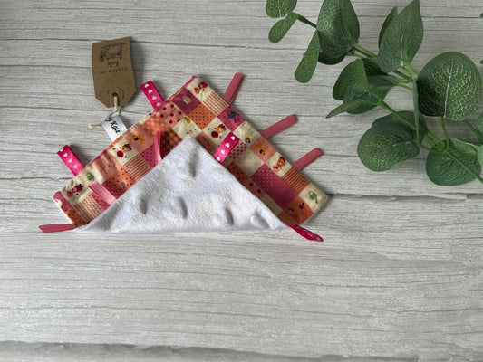 Cotton & Dimple Fleece Baby Taggy Comfort Blanket - Pink Picnic Blanket