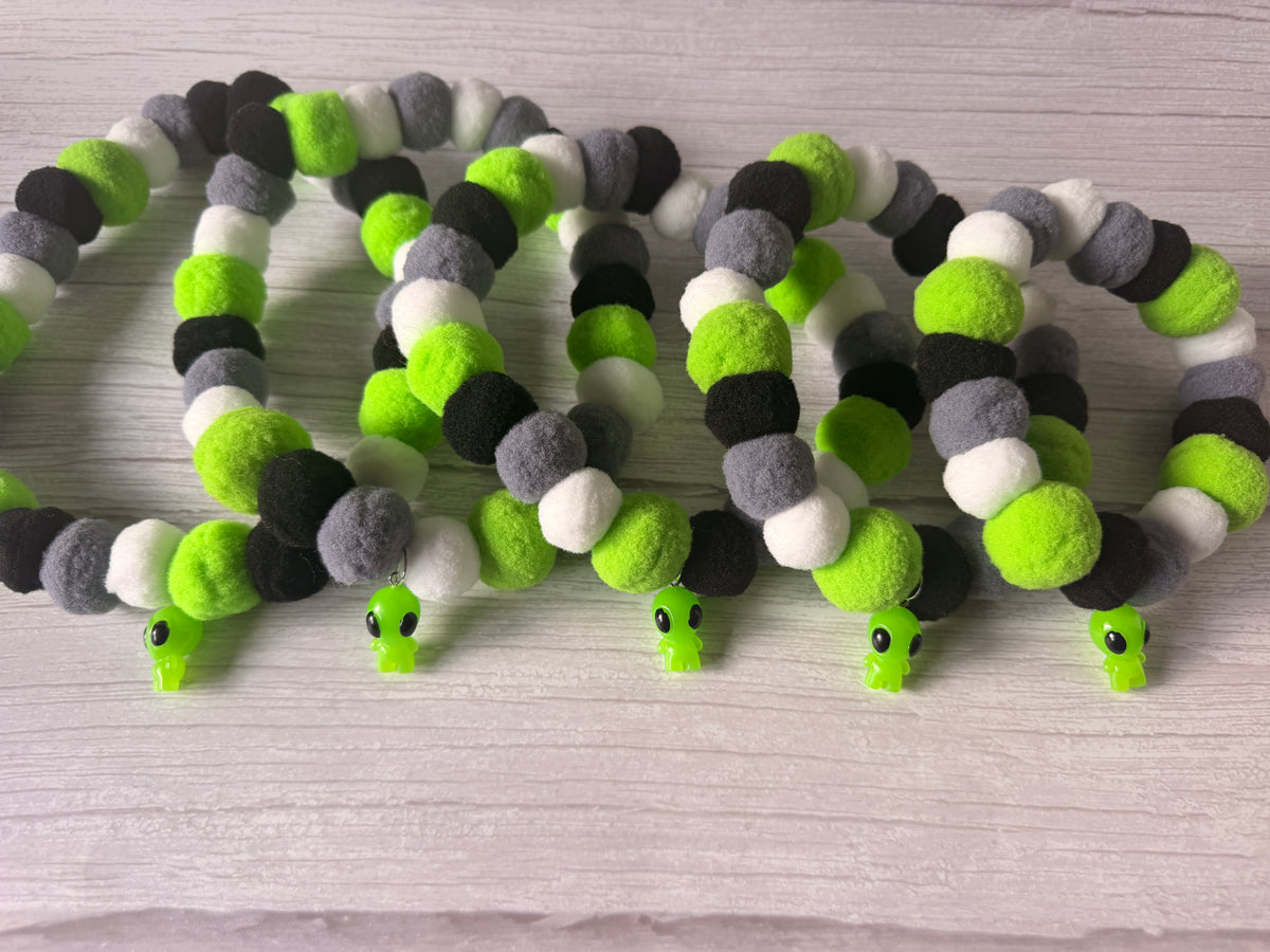 PomPom Pet Collar - Alien Invasion
