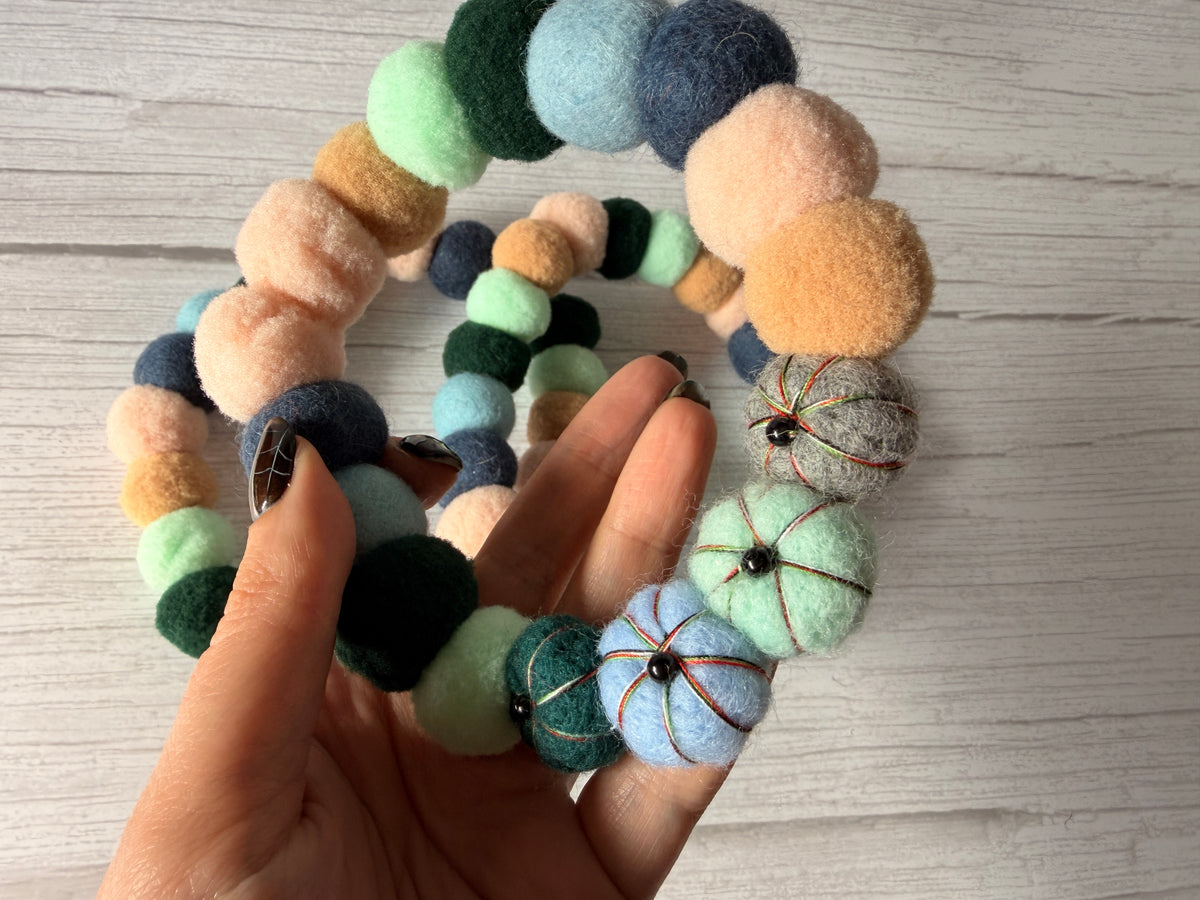PomPom Pet Collar - Pumpkin blues