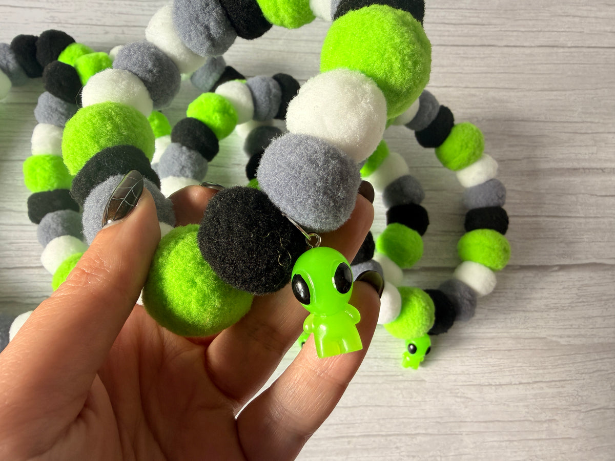 PomPom Pet Collar - Alien Invasion