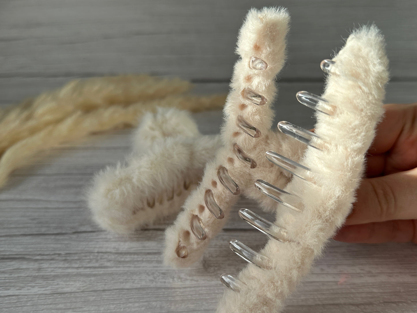 Fluffy Hair Claw Clip - Beige Cream