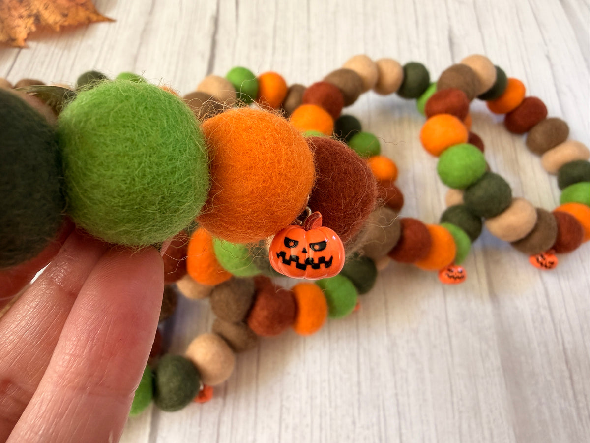 PomPom Pet Collar - Pumpkin Carving