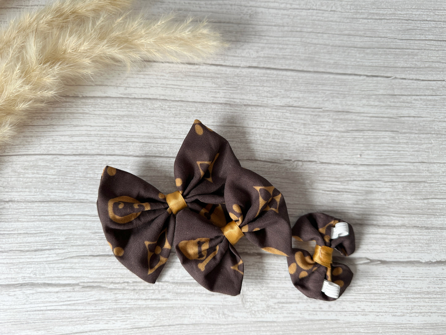 Cotton Pet Bow with collar attachment - Louis "Paw"ton