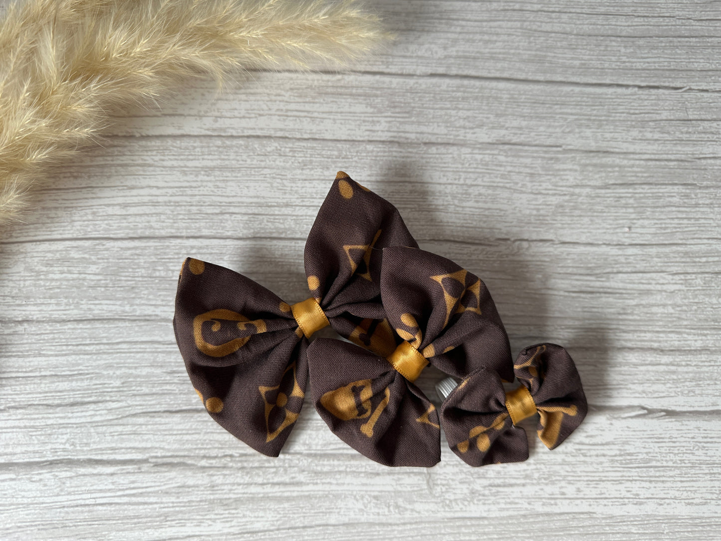 Cotton Pet Bow with collar attachment - Louis "Paw"ton