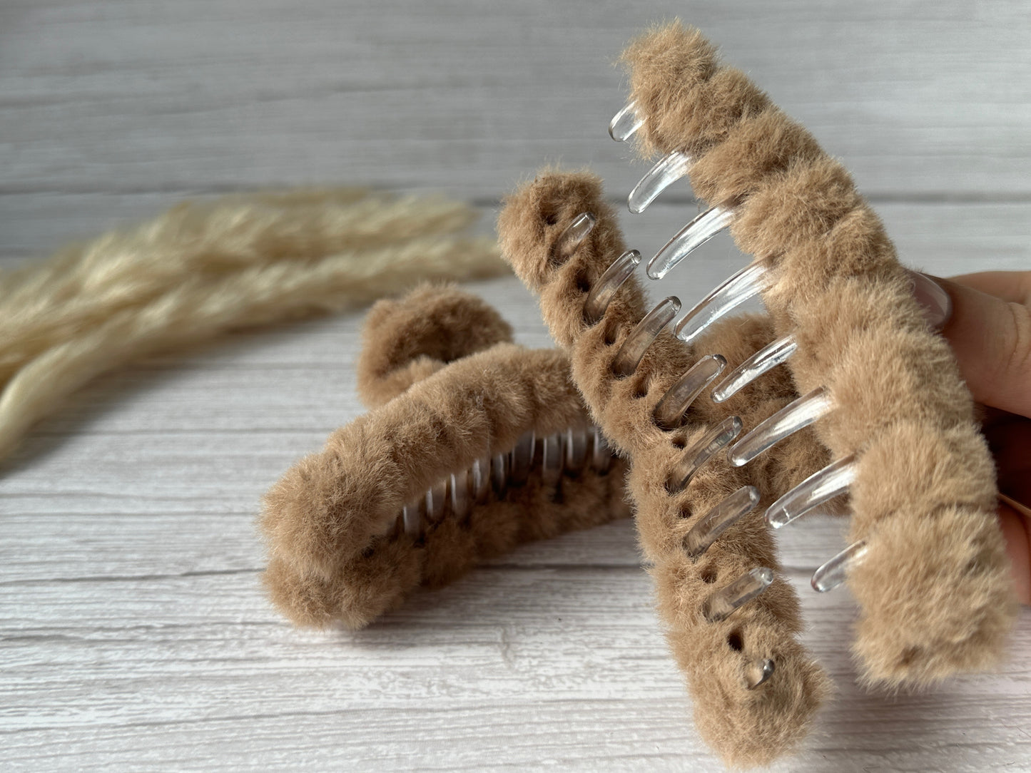 Fluffy Hair Claw Clip - Teddy Brown